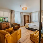 Waldgut Naturresort Hotel *